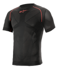 Alpinestars Ride Tech V2 Top Short Sleeve Summer, noir avec accents rouges, haut technique de moto à manches courtes, coupe de compression avec panneaux de ventilation en mesh cartographiés, vêtement technique de performance pour la route et la piste en été