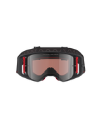 Masque Alpinestars Supertech Corp Absolute Vision, lunettes de motocross, monture noire et rouge avec écran miroir argenté, avec l'inscription 'ONE GOAL. ONE VISION.' sur le dessus de la monture et des accents rouges latéraux, protection oculaire de qualité professionnelle pour le motocross
