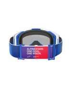 Masque Alpinestars Vision 8 Corp, bleu, blanc et bleu miroir, vue arrière, bandeau bleu avec écusson central violet et rouge affichant le texte « ALPINESTARS ONE GOAL. ONE VISION. », monture blanche et bleue avec rembourrage en mousse noire, masque de motocross