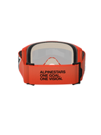 Masque Alpinestars Vision 5 Corp, vue arrière montrant la sangle tissée orange avec le texte noir « ALPINESTARS ONE GOAL. ONE VISION. », mousse faciale multicouche, monture orange, lunettes de motocross professionnelles