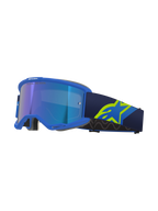 Alpinestars Vision 5 Corp, masque de motocross, monture bleue avec écran miroir bleu, bandeau bleu marine avec large logo A-star jaune fluo, vue de profil montrant la monture ventilée et la mousse faciale grise, marquage « ONE GOAL. ONE VISION. »