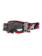 Alpinestars Vision 8 Luar Goggles Roll Off, lunettes de motocross, rouges et noires, écran clair avec système roll-off à vision large intégré, languette rouge, sangle noire avec logo étoile blanc et graphismes « ONE GOAL ONE VISION »