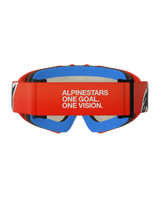 Masque Alpinestars Vision Youth Corp, masque de motocross pour enfant, orange et rouge avec mousse bleue, vue arrière avec large sangle rouge et inscription blanche « ALPINESTARS ONE GOAL. ONE VISION. », mousse de confort multicouche pour un ajustement optimal