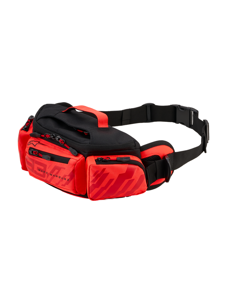 Alpinestars MM93 Waist Bag, sac banane de moto, rouge vif, rouge fluo et noir, avec graphismes Marc Marquez, plusieurs compartiments zippés, sangle de taille réglable avec boucle et poignée supérieure