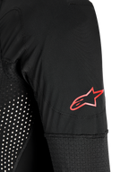 Manche du Système Airbag Tech-Air 10 V2 Race noire, avec logo Alpinestars rouge et panneaux en mesh technique.
