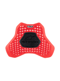 Insert de protection thoracique Alpinestars Nucleon Plasma, protection de poitrine pour moto, rouge et noir, motif ondulé ventilé pour la circulation de l'air, zone centrale semi-rigide noire avec logo Alpinestars, conception ergonomique pour la protection contre les chocs