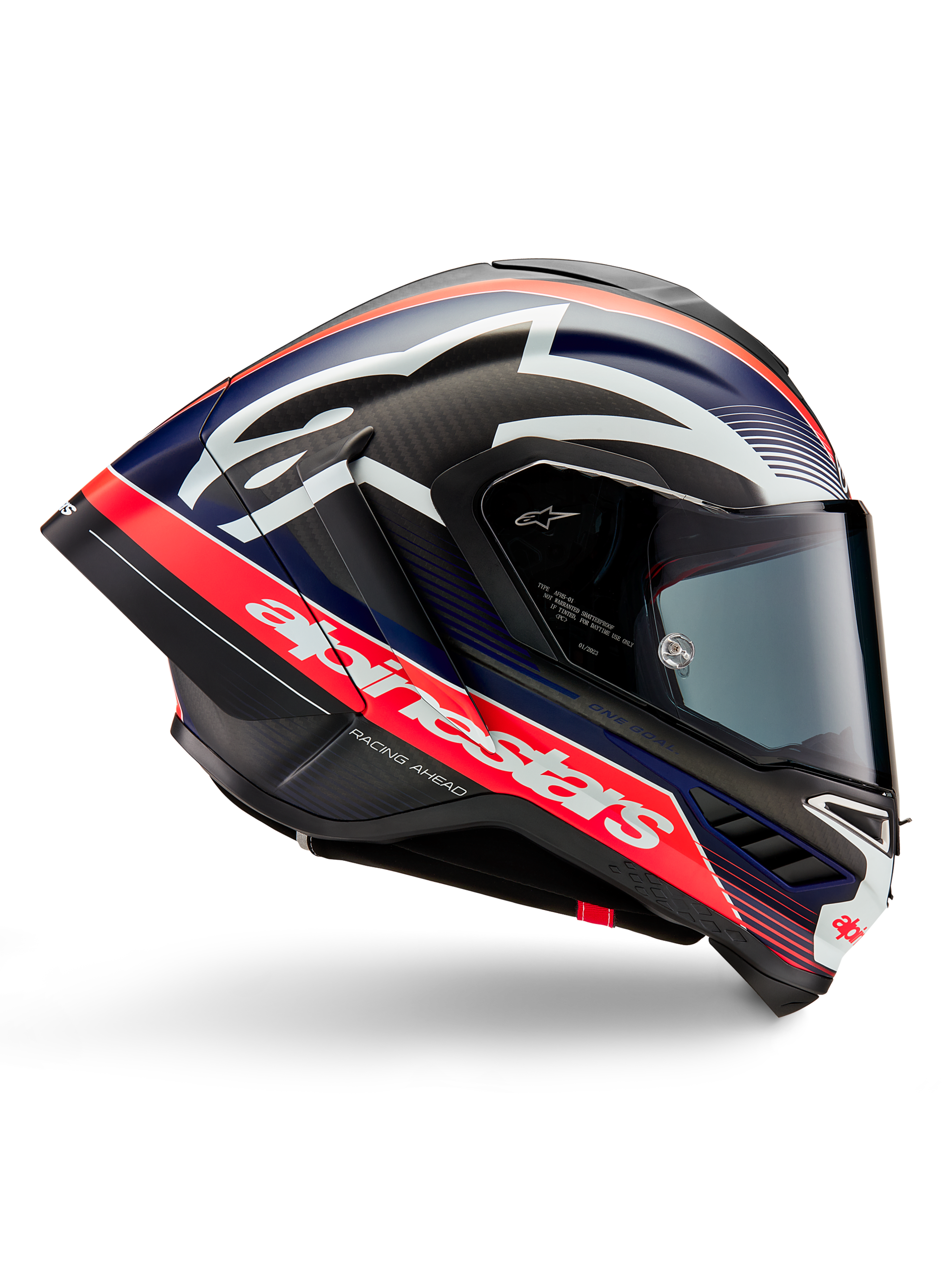 Casque Alpinestars Supertech R10 Team, casque de moto de course, carbone noir avec accents rouge fluo et bleu mat, larges logos Alpinestars blancs, design aérodynamique avec spoilers intégrés, écran transparent, texture de fibre de carbone apparente, profil de course épuré