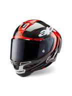 Casque Alpinestars Supertech R10 Element, casque de moto de course, noir carbone, rouge vif et blanc brillant, vue de trois-quarts avant avec visière teintée foncée, doté d'une coque en fibre de carbone brillante, d'aérations supérieures rouges, d'accents blancs sur la mentonnière et d'un marquage Alpinestars imposant, conçu pour la performance aérodynamique en course.