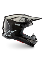 Casque Alpinestars Supertech M10 Solid ECE 22.06, casque de motocross tout-terrain noir en carbone brillant, vue de profil avec visière et ouvertures de ventilation