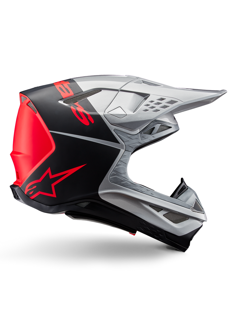 Casque Alpinestars Supertech M10 Flood ECE 22.06, casque de motocross, argent, noir et orange fluo, finitions mate et brillante, profil aérodynamique avec coque multi-composite, marquage audacieux avec logo Alpinestars orange, ports de ventilation à haut débit et visière protectrice