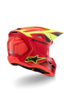 Casque Alpinestars S-M3 Youth Fray, rouge et jaune fluo brillant, vue de trois-quarts arrière, avec logos noirs imposants et aérations aérodynamiques, casque de motocross haute visibilité pour enfant