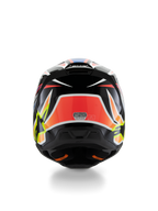 Alpinestars S-M3 Youth Wurx Helmet ECE 22.06, casque de motocross, vue arrière, noir avec graphismes rouges, jaune fluo et bleus, motifs angulaires audacieux, logos en étoile et autocollant de certification ECE 22.06, conçu pour la compétition tout-terrain junior