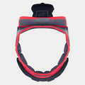 Alpinestars Supertech R10 Crown Pad, rembourrage intérieur de rechange pour casque, tissu doux gris avec bordure rouge et pattes de fixation noires, design circulaire pour casques S-R10, avec logo étoile brodé sur la languette supérieure.