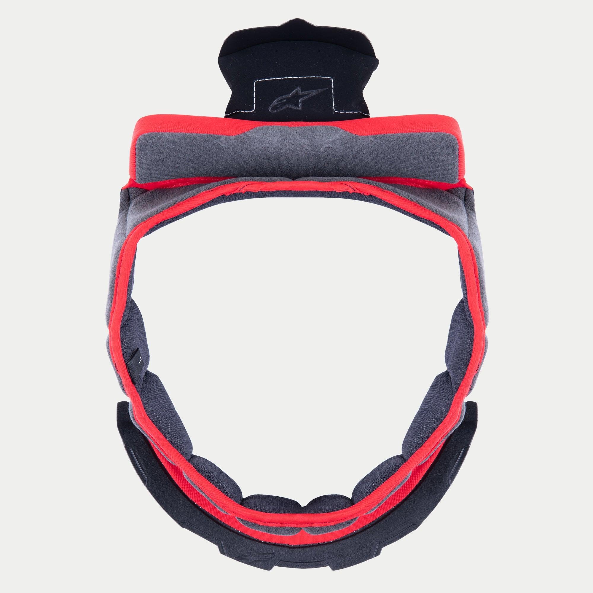 Alpinestars Supertech R10 Crown Pad, rembourrage intérieur de rechange pour casque, tissu doux gris avec bordure rouge et pattes de fixation noires, design circulaire pour casques S-R10, avec logo étoile brodé sur la languette supérieure.