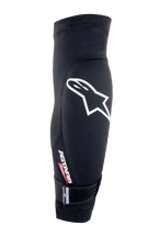 Genouillère Alpinestars Aria, noir et blanc, manchette en mesh respirant arborant un grand logo Astars blanc, le marquage 'ASTARS RIGHT' et une sangle réglable en bas, protection légère pour le VTT et le cyclisme