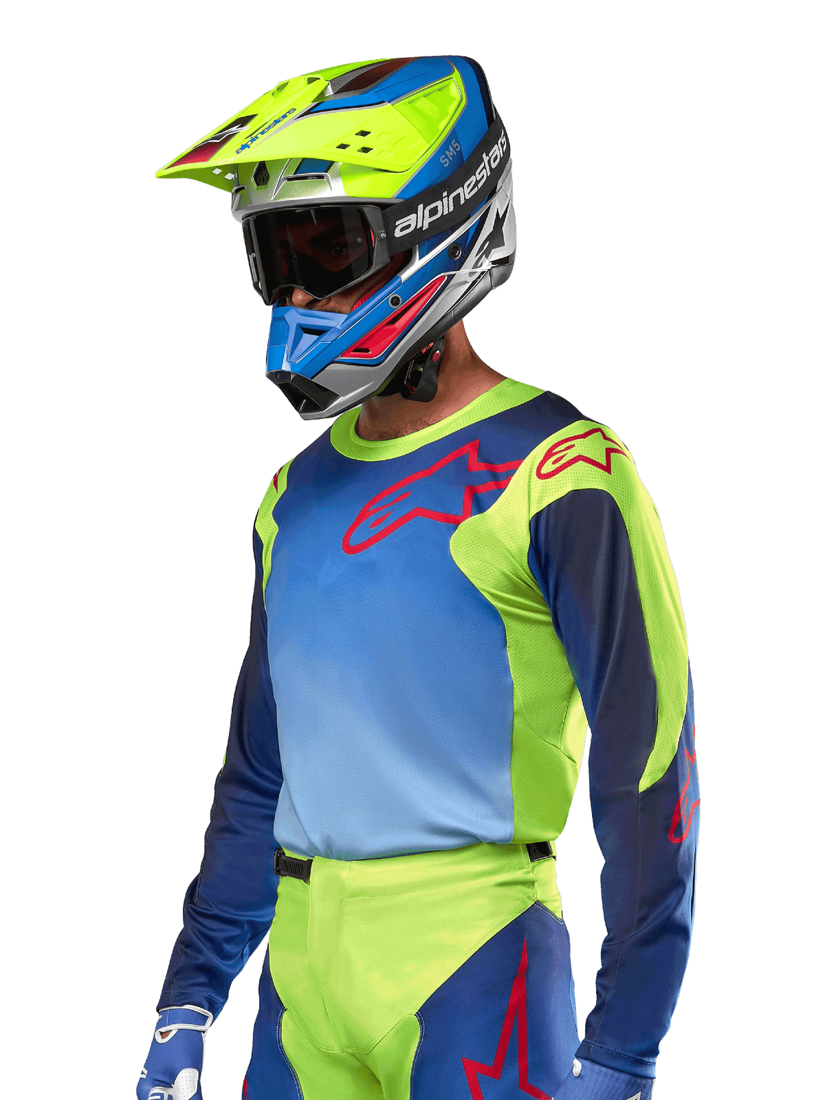 Maillot Alpinestars Racer Hoen 2024, maillot de motocross, jaune fluo et bleu marine avec logos rouges, porté avec un casque assorti jaune, bleu et rouge et des gants bleus, équipement éclatant pour la course tout-terrain