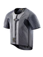 Gilet airbag Alpinestars Tech-Air 5, mesh gris foncé à manches courtes et zip frontal, protection autonome sur route.
