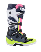 Bottes Alpinestars Tech 7, bottes de motocross, gris foncé, bleu marine et rose fluo, système de fermeture à quatre boucles avec des accents jaune fluo et blanc, construction protectrice avec semelle renforcée, équipement de course tout-terrain professionnel