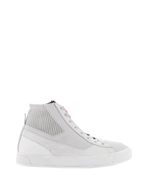 Alpinestars Stated Shoes, chaussures de moto urbaines, blanc et gris, basket montante avec col de cheville en tricot côtelé, tige en nubuck et toile, semelle en caoutchouc vulcanisé blanc, design rétro minimaliste avec détail du logo rouge sur la languette