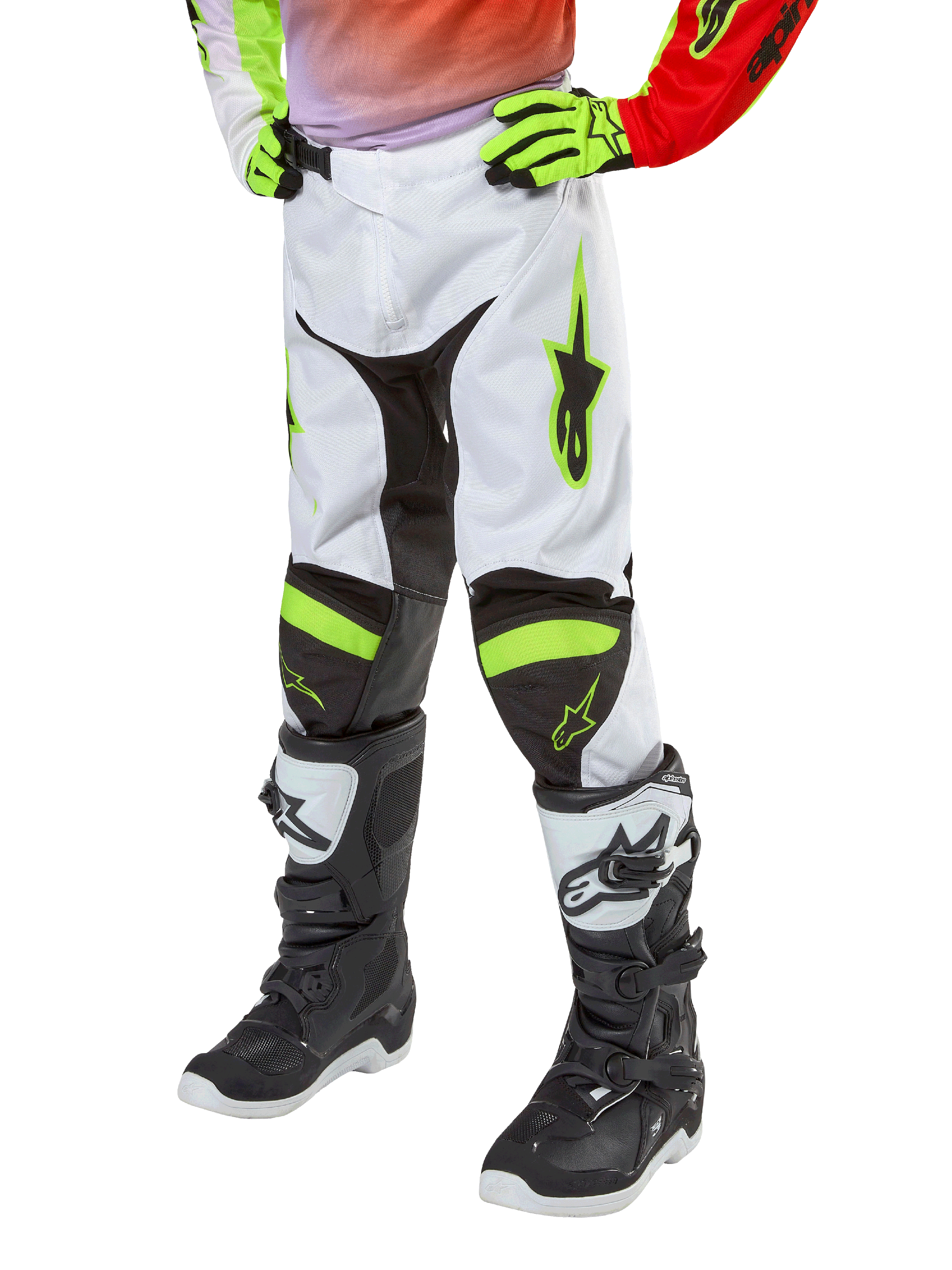Alpinestars Youth 2024 Racer Lucent Pants, pantalon de motocross pour enfant, blanc, rouge néon et jaune fluo, vue du bas du corps avec panneaux extensibles noirs et accents néon, porté avec des bottes de course noires et blanches et des gants jaune néon, équipement technique tout-terrain pour enfant