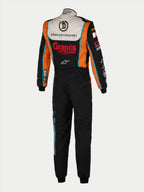 Alpinestars Tech Vision V3, combinaison sur mesure de course automobile, noire et orange, certifiée FIA, vue arrière en Nomex.